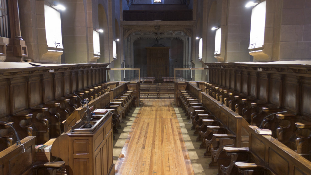 Sillería del coro en la nave central de la iglesia del Monasterio de San Isidro de Dueñas