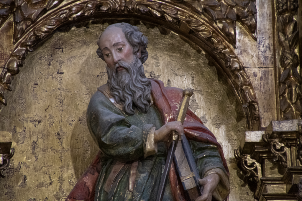 Detalle de la escultura de San Pablo del retablo mayor de la iglesia de Nuestra Señora de la Asunción de Villaviudas
